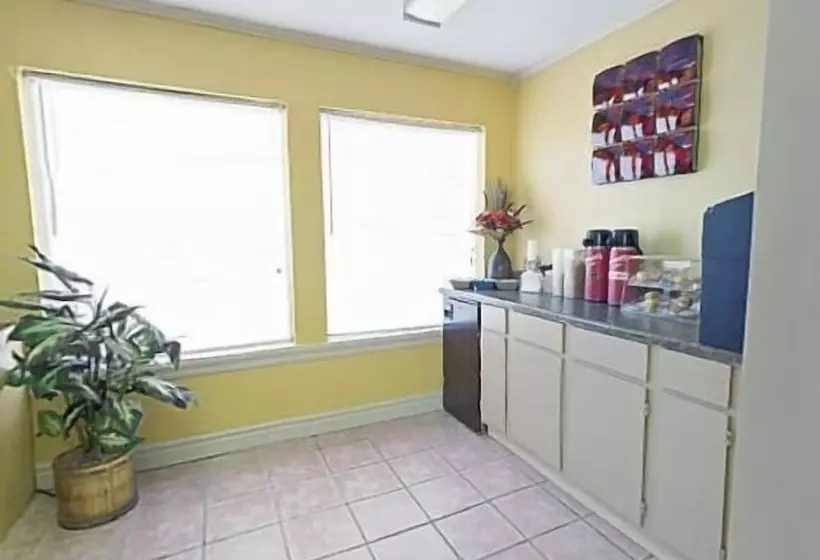 Отель The Kinder Inn