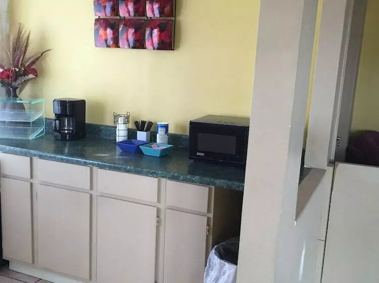 Отель The Kinder Inn