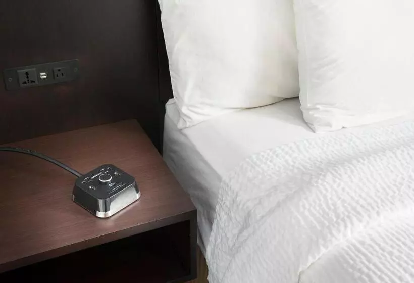 Luxbury Inn & Suites