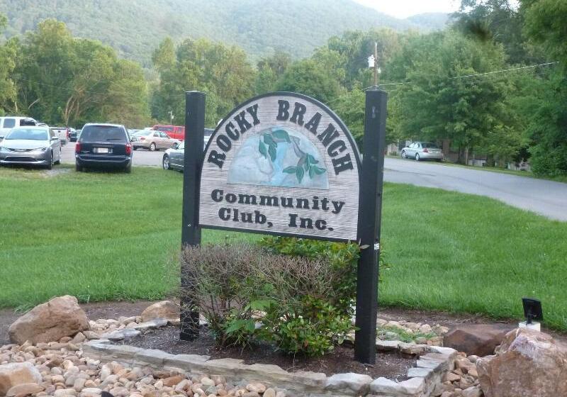 Luxbury Inn & Suites