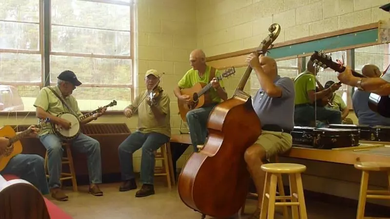 Luxbury Inn & Suites