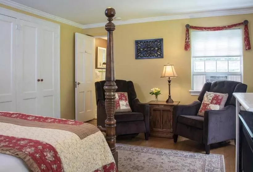 Bed and Breakfast Inn On Putney Road