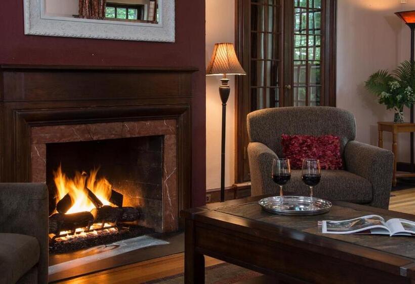 ベッドアンドブレックファースト Inn On Putney Road