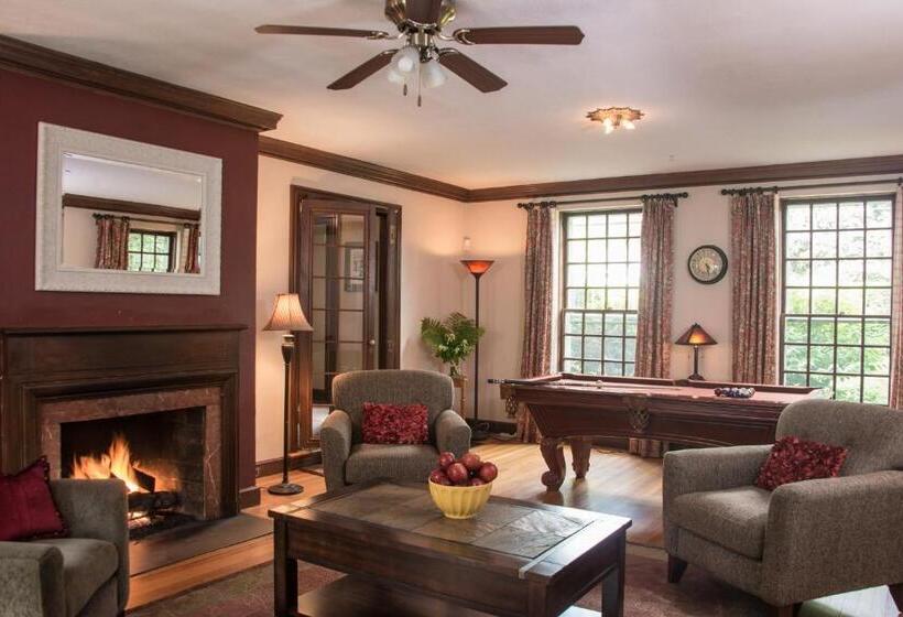 ベッドアンドブレックファースト Inn On Putney Road