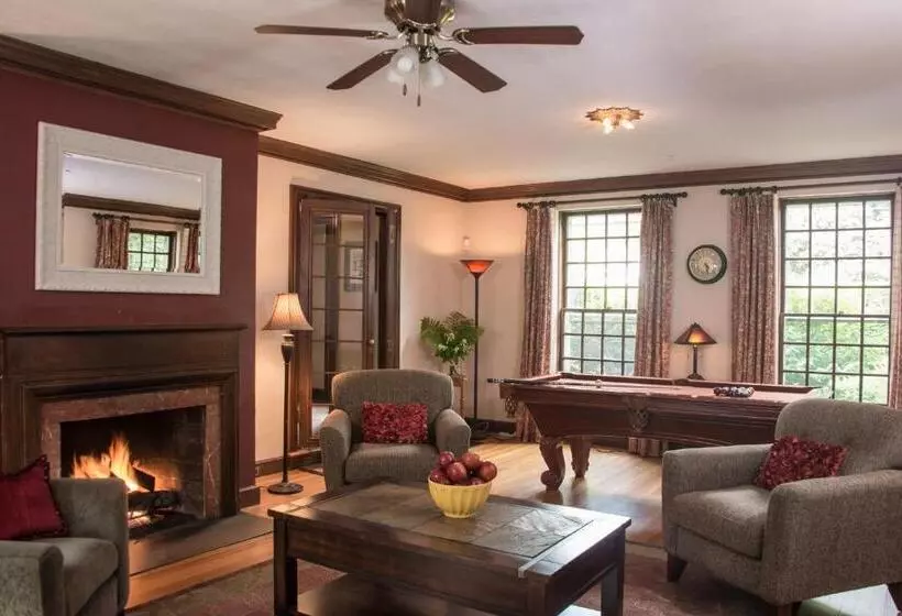 Bed and Breakfast Inn On Putney Road