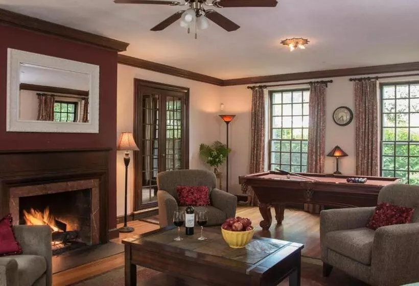 Bed and Breakfast Inn On Putney Road