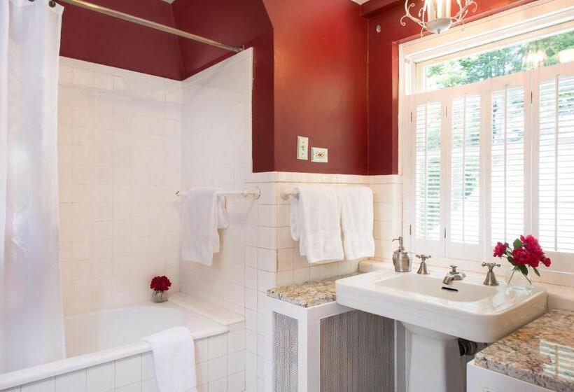 ベッドアンドブレックファースト Inn On Putney Road