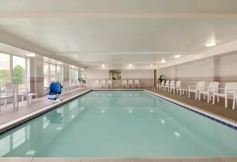 Country Inn & Suites By Radisson, Chester, Va