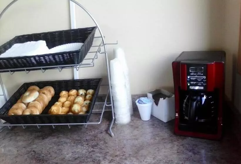 בית מלון כפרי Atlantic Inn