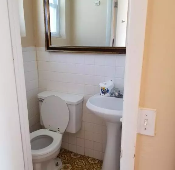 בית מלון כפרי Atlantic Inn