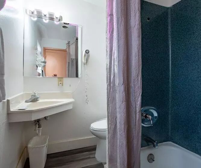 בית מלון כפרי Budget Inn Madras