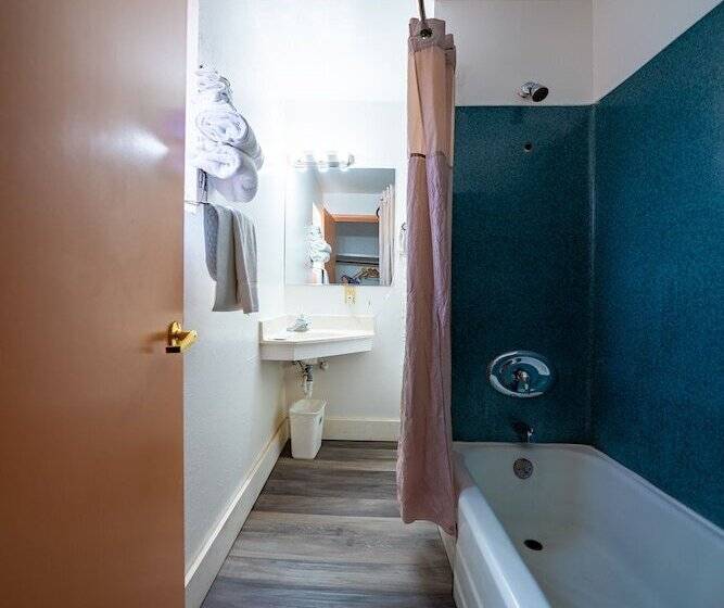 בית מלון כפרי Budget Inn Madras