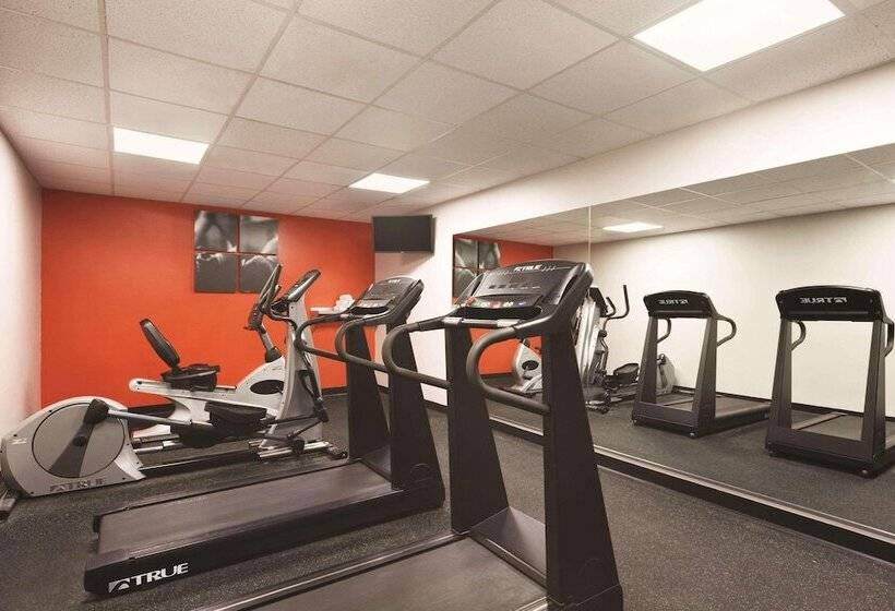 Отель Country Inn & Suites By Radisson, Washington, D.c. East  Capitol Heights, Md