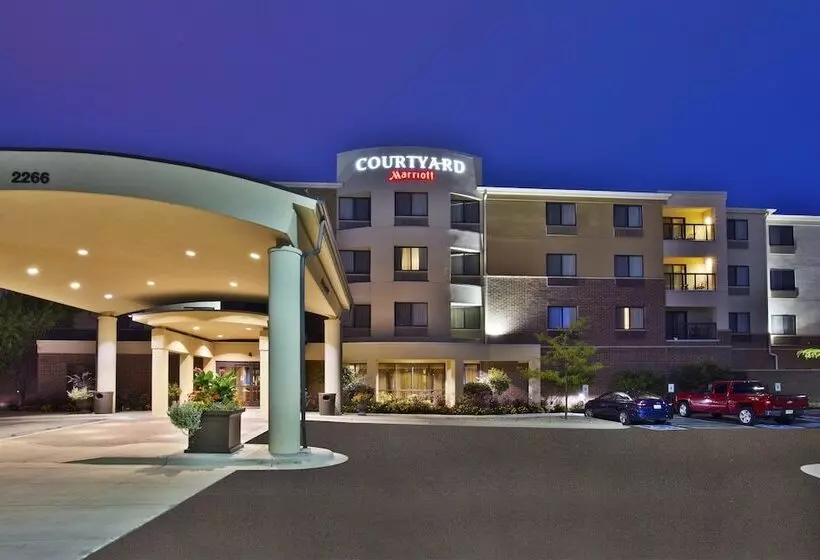 Отель Courtyard By Marriott Madison West / Middleton