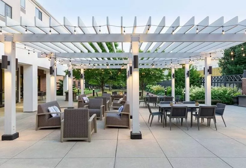 Отель Courtyard By Marriott Madison West / Middleton