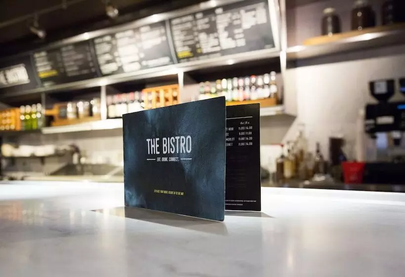 Отель Courtyard By Marriott Madison West / Middleton