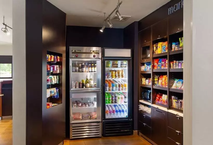 Отель Courtyard By Marriott Madison West / Middleton