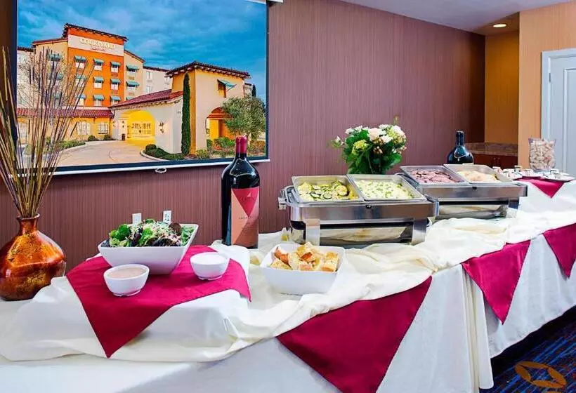 هتل Courtyard By Marriott Paso Robles