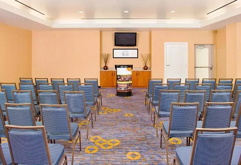 هتل Courtyard By Marriott Paso Robles