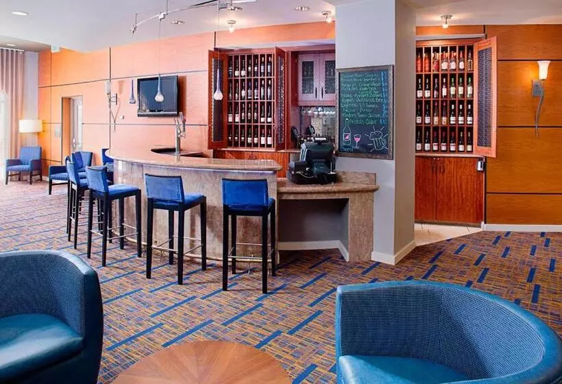 هتل Courtyard By Marriott Paso Robles