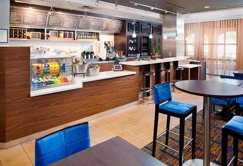 هتل Courtyard By Marriott Paso Robles