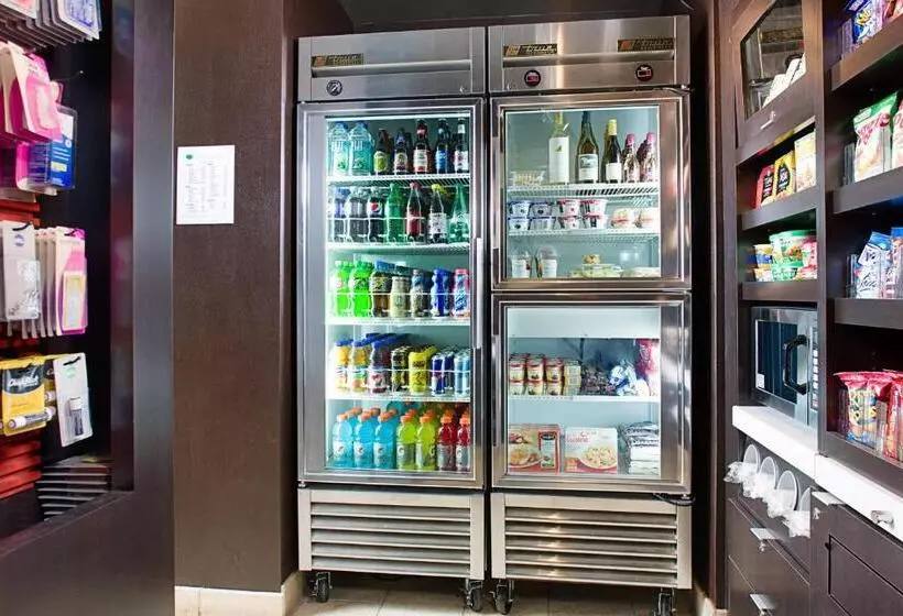 هتل Courtyard By Marriott Paso Robles