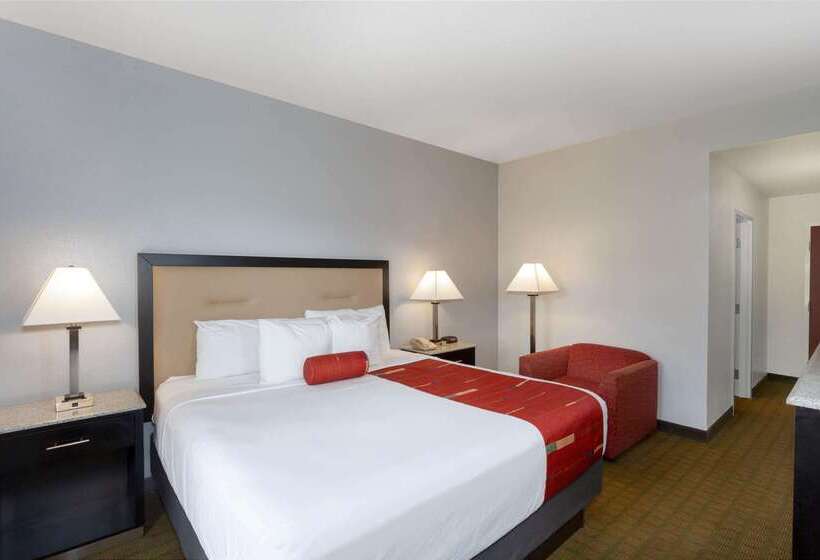 בית מלון כפרי Days Inn & Suites By Wyndham Lakeland