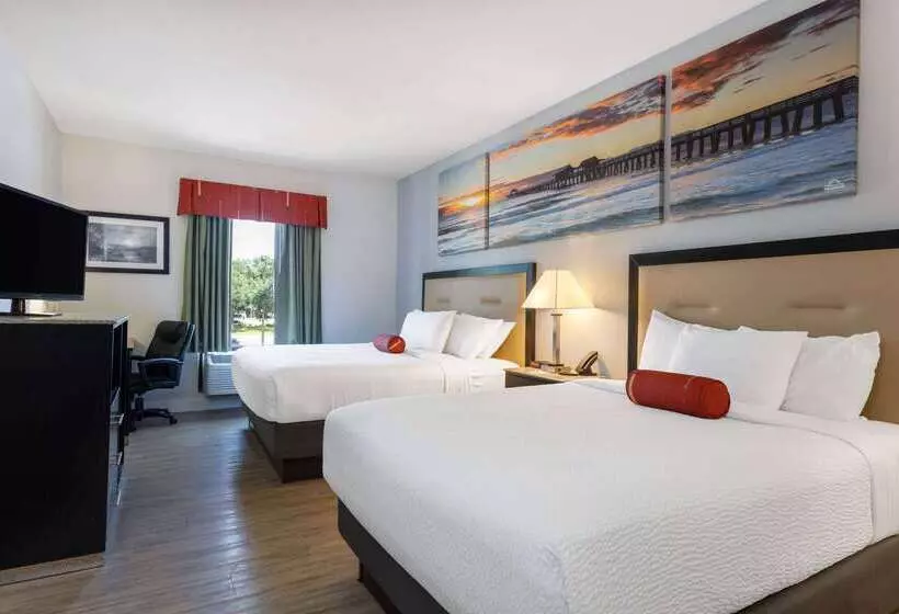 Отель Days Inn & Suites By Wyndham Lakeland