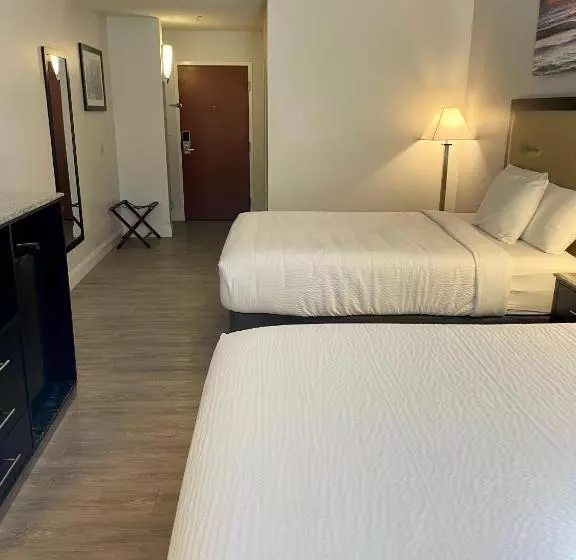 Отель Days Inn & Suites By Wyndham Lakeland