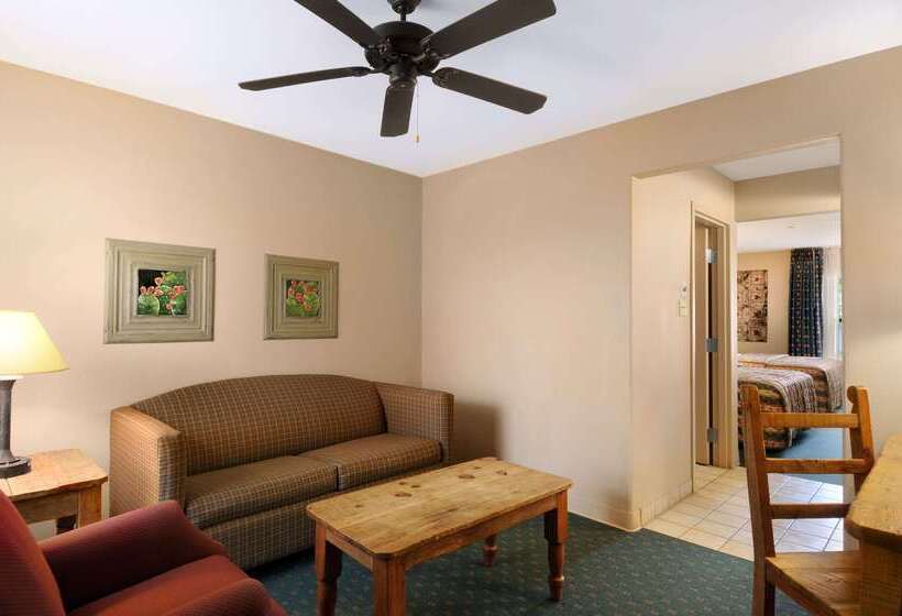 فندق Days Inn & Suites By Wyndham Llano