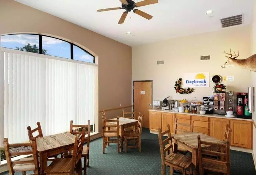 酒店 Days Inn & Suites By Wyndham Llano