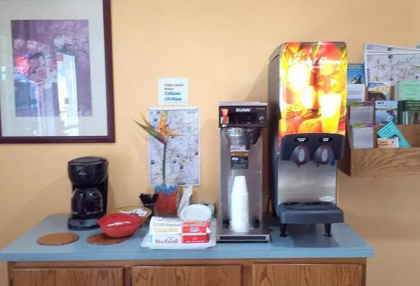 酒店 Executive Inn & Suites