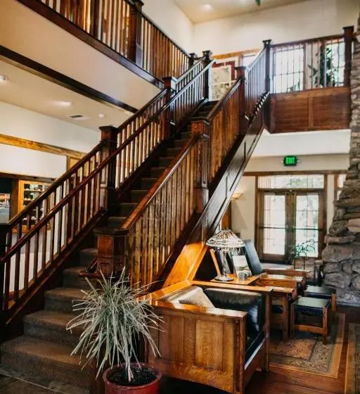 בית מלון כפרי Fivepine Lodge