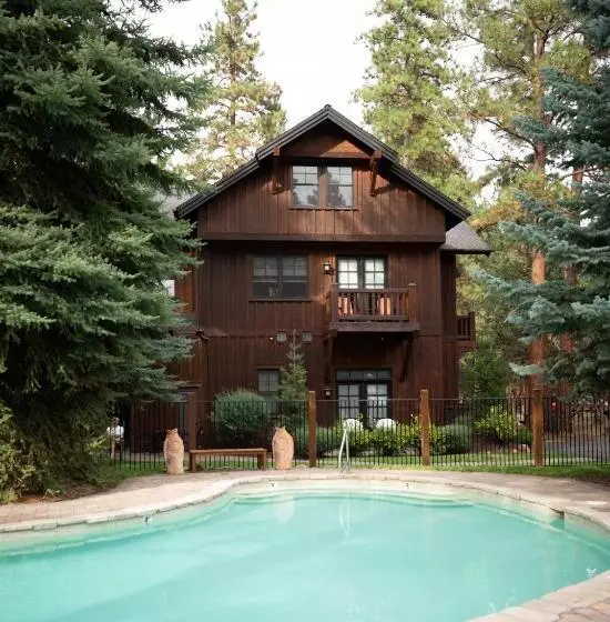 בית מלון כפרי Fivepine Lodge