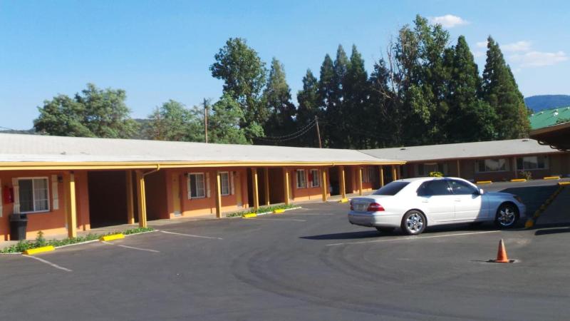 فندق Relax Inn Yreka