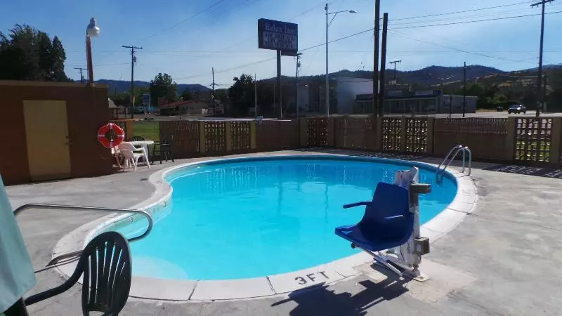 Отель Relax Inn Yreka