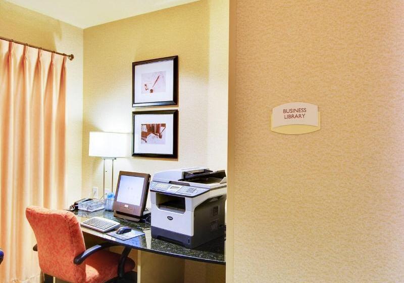 هتل Springhill Suites Fresno