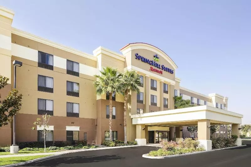 בית מלון כפרי Springhill Suites Fresno