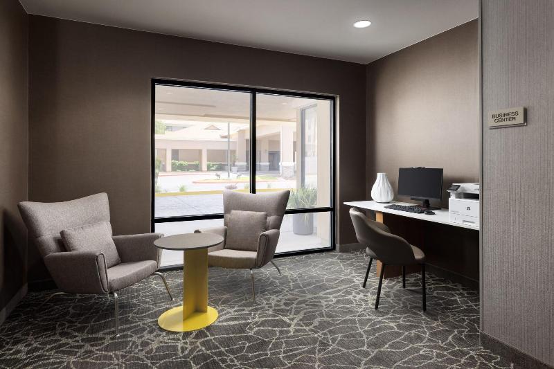 هتل Springhill Suites Fresno