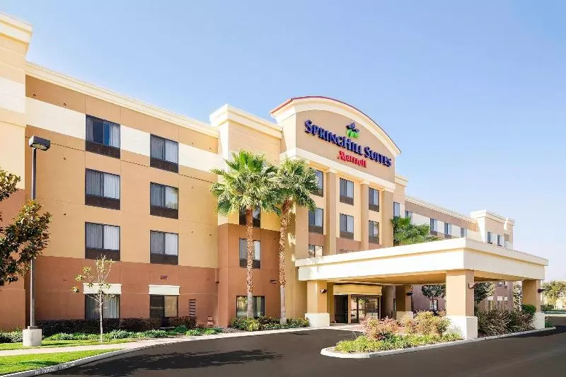 בית מלון כפרי Springhill Suites Fresno