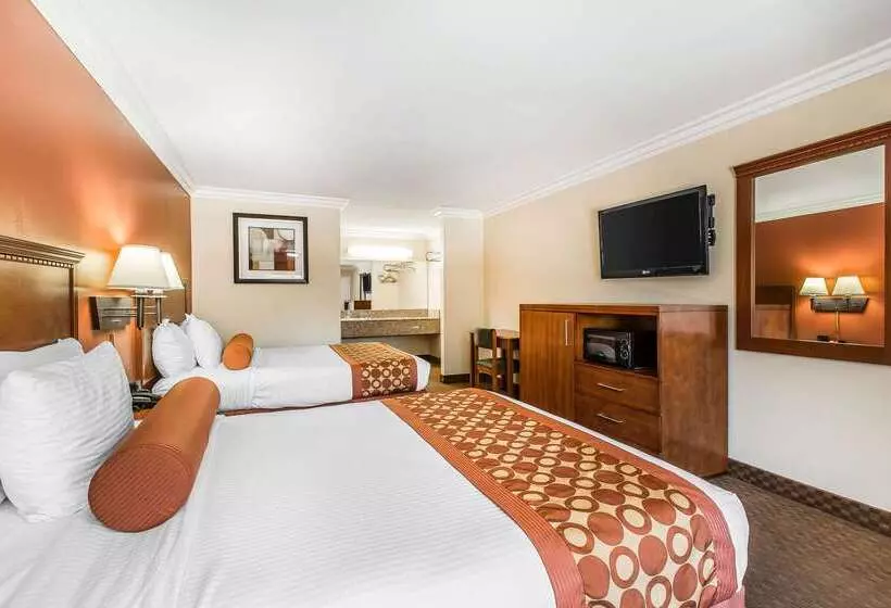 モーテル Rodeway Inn & Suites Canyon Lakemenifee West