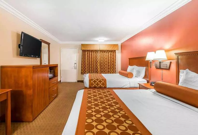 モーテル Rodeway Inn & Suites Canyon Lakemenifee West