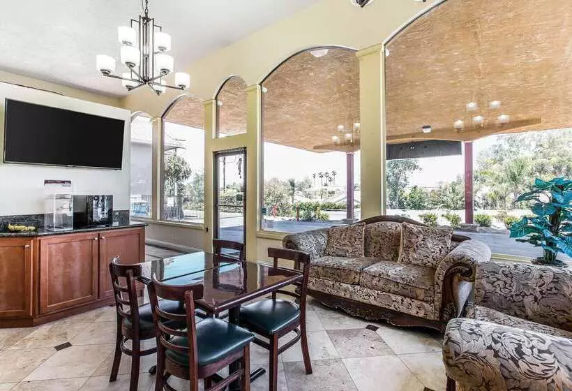 モーテル Rodeway Inn & Suites Canyon Lakemenifee West