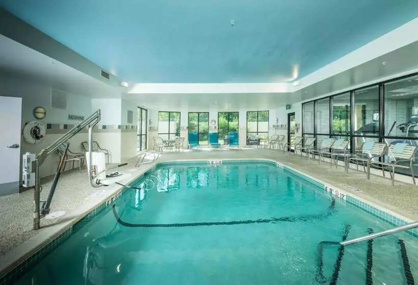 هتل Courtyard Bangor