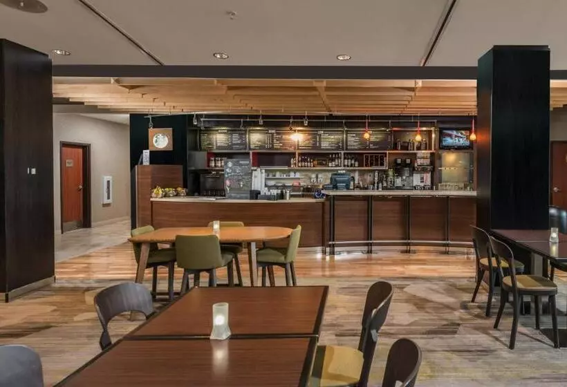 هتل Courtyard Bangor