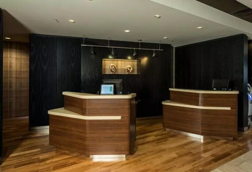 هتل Courtyard Bangor