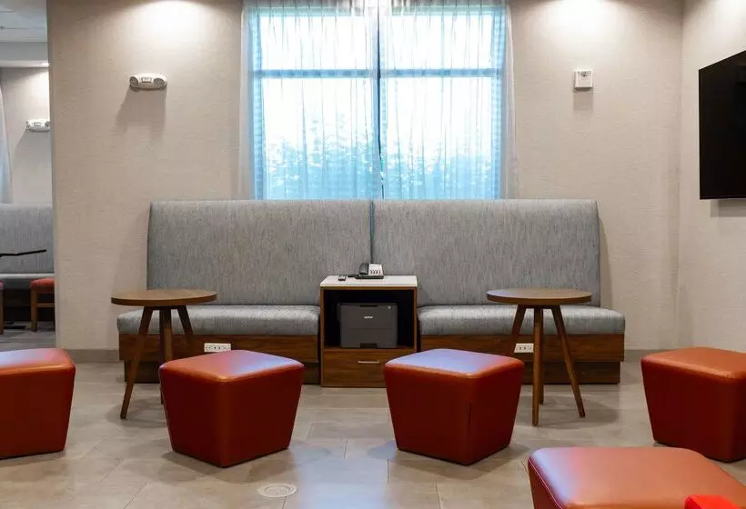 Отель Hampton Inn Elkhorn Lake Geneva Area