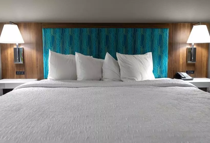 Отель Hampton Inn Elkhorn Lake Geneva Area