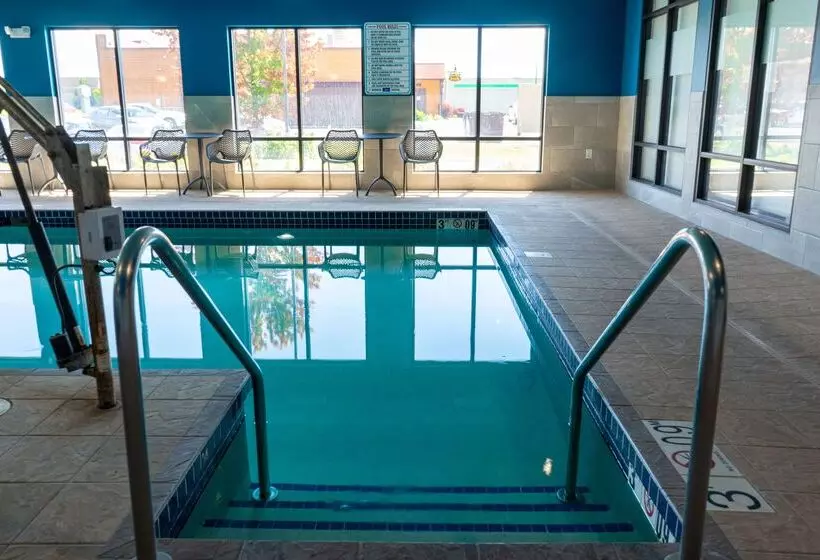 Отель Hampton Inn Elkhorn Lake Geneva Area