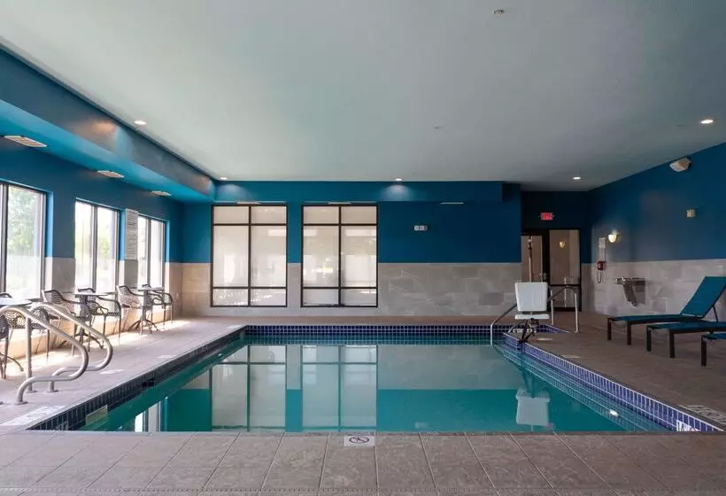 Отель Hampton Inn Elkhorn Lake Geneva Area